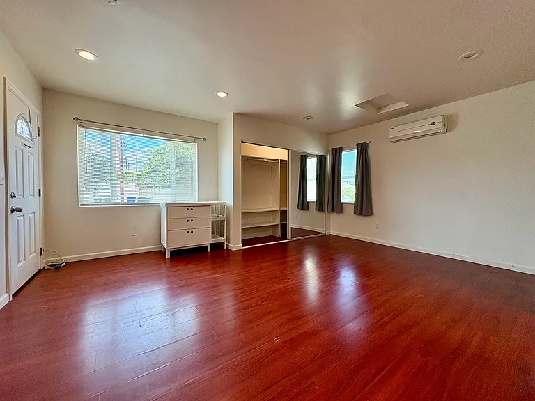 18634 Welby Way — Photo 6