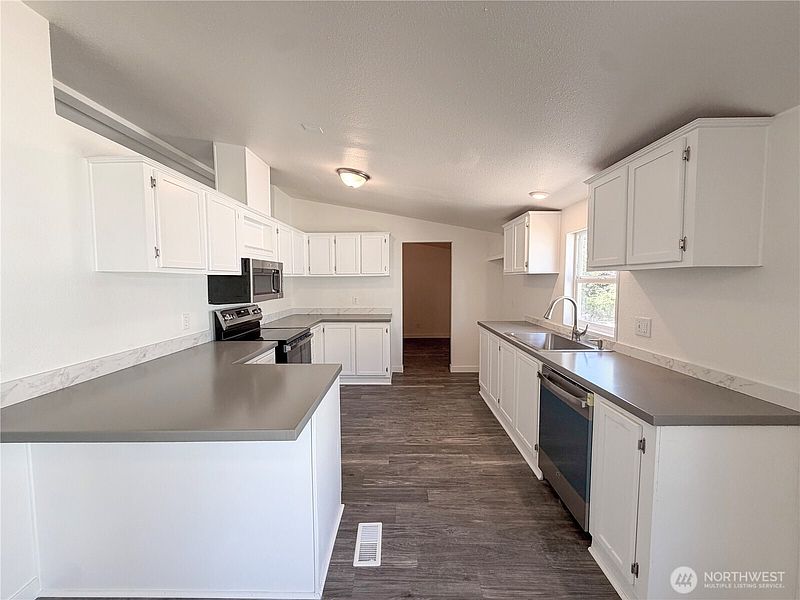 4th image of 421 N 5th Street