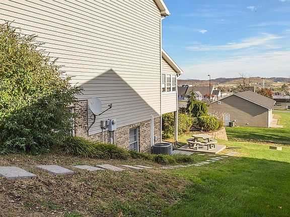 3rd image of 3522 Dawn Dr