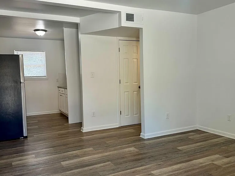 1911 19th Ct N #1 — Photo 11