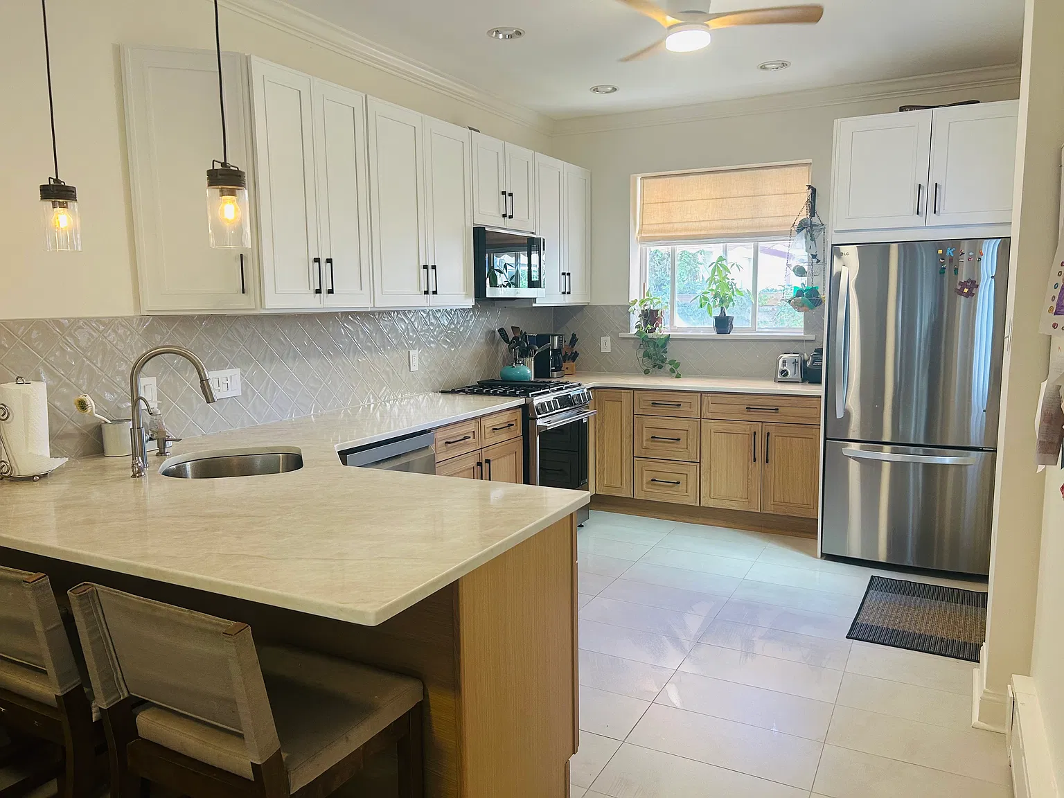 3 bed, 2.5 bath, 1700 sqft, $3,350 — Photo 2