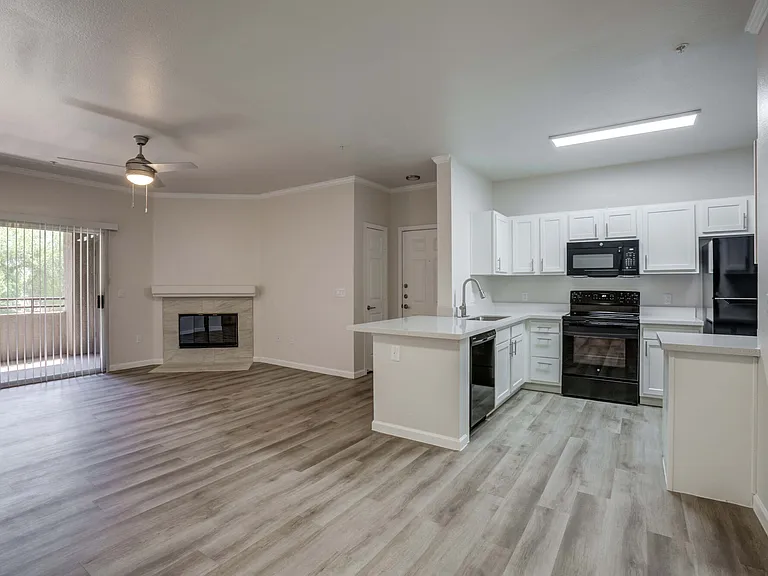 IMT Riverview — Photo 3