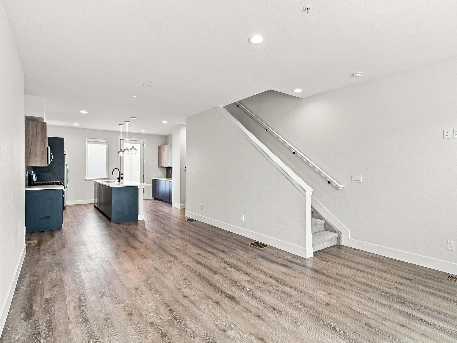 2 bed, 2.5 bath, 1461 sqft, $3,000 — Photo 3