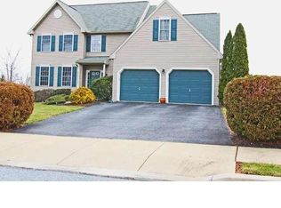 230 Berkshire Dr, Douglassville, PA 19518