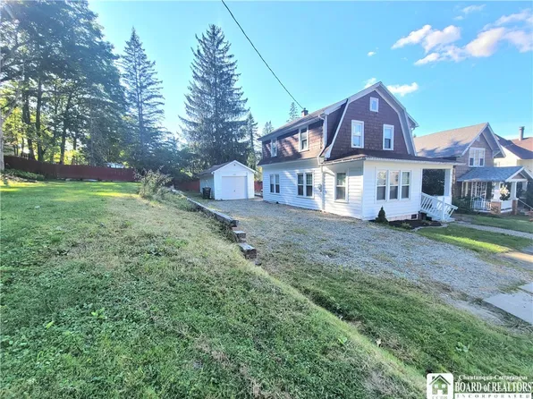 26 Hess St, Jamestown, NY 14701