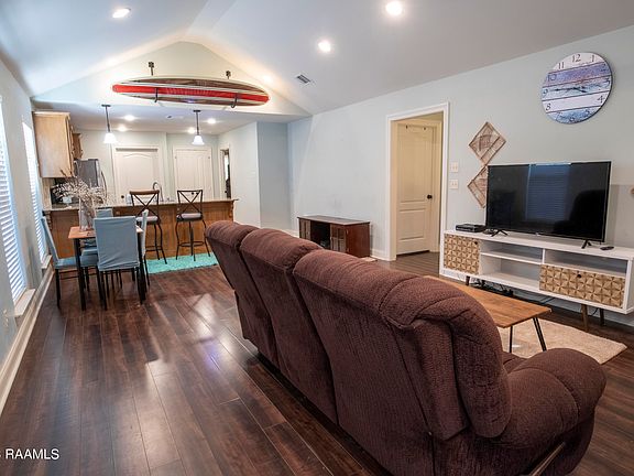 5th image of 123 Acacia Ln