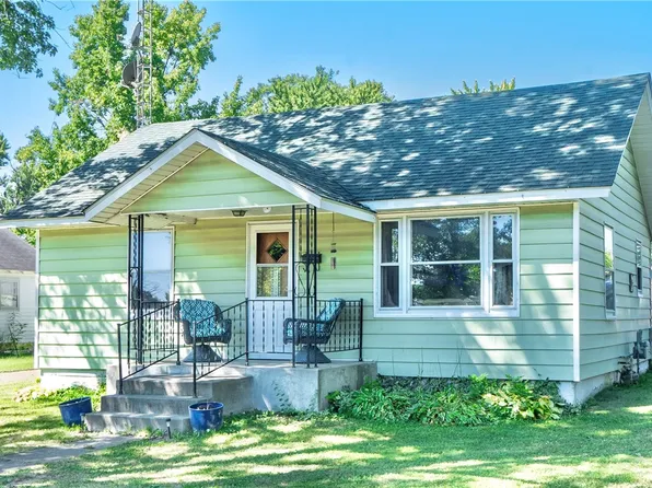 504 N Bond St, Altamont, IL 62411