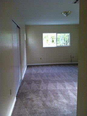 3rd image of 1050 W 103rd St