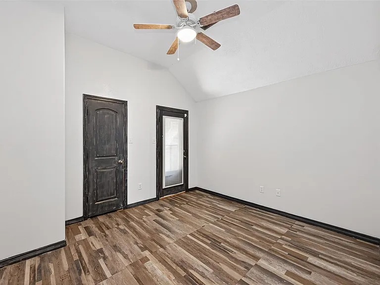 10542 Parkside Dr — Photo 24