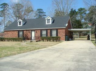 818 Holmwood Dr, Jasper, TX 75951