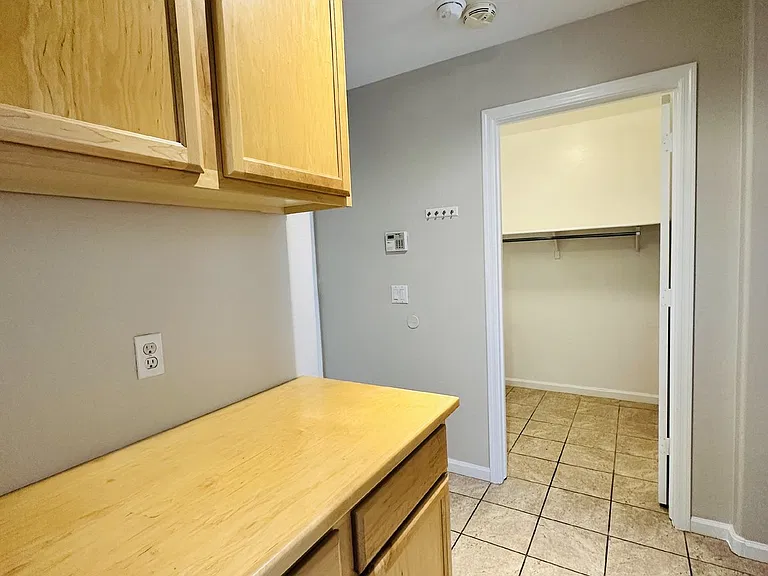 672 W Raven Dr — Photo 20