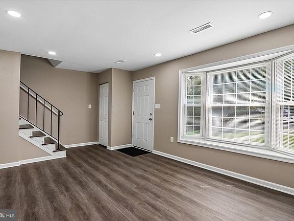 3rd image of 5503 Rollins Ln