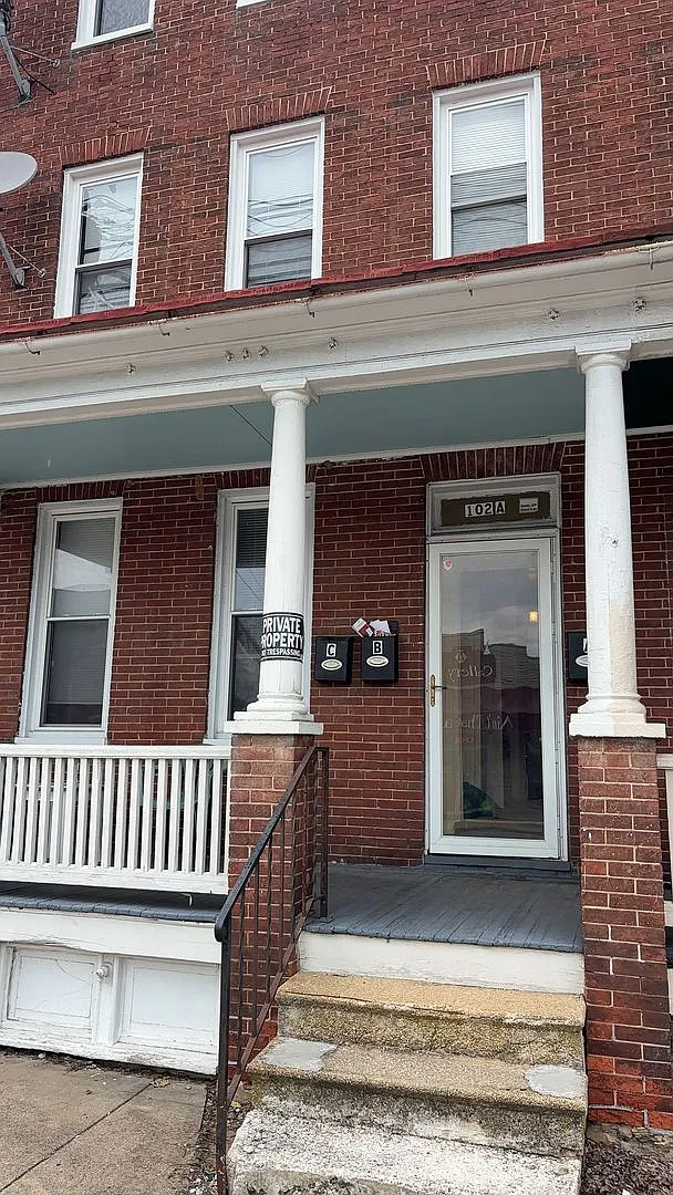 102 W Main St — Photo 1