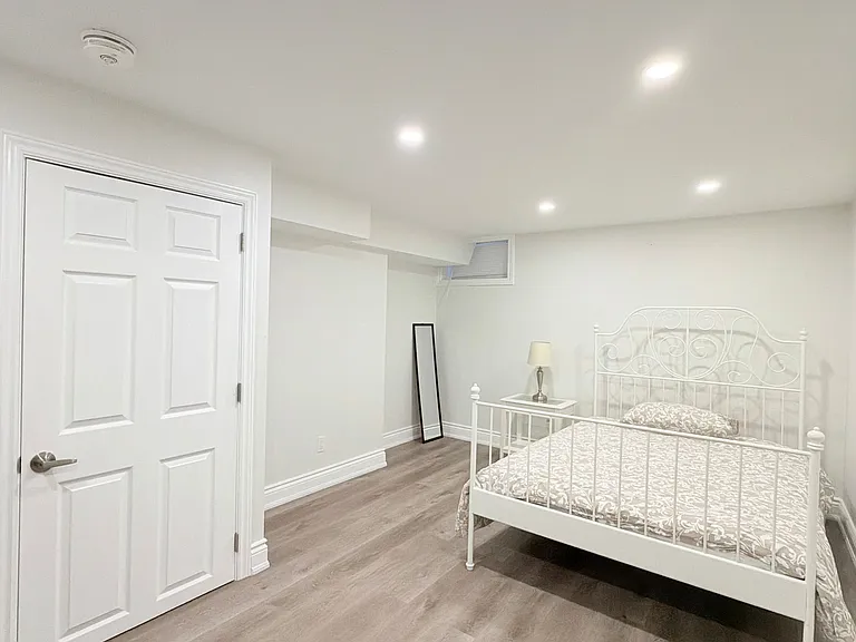 3477 Riverspray Cres — Photo 19