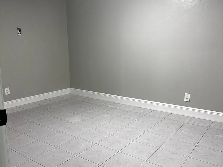 3306 W La Salle St #4 — Photo 2