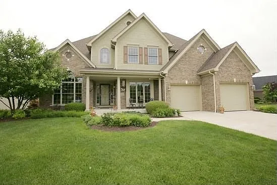 2502 Stonehenge Dr photo 1