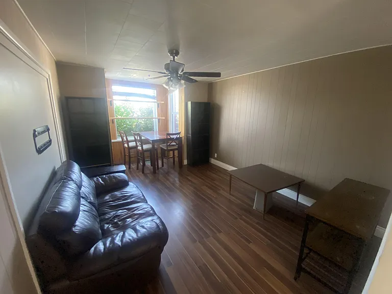 242 Archibald St N — Photo 5