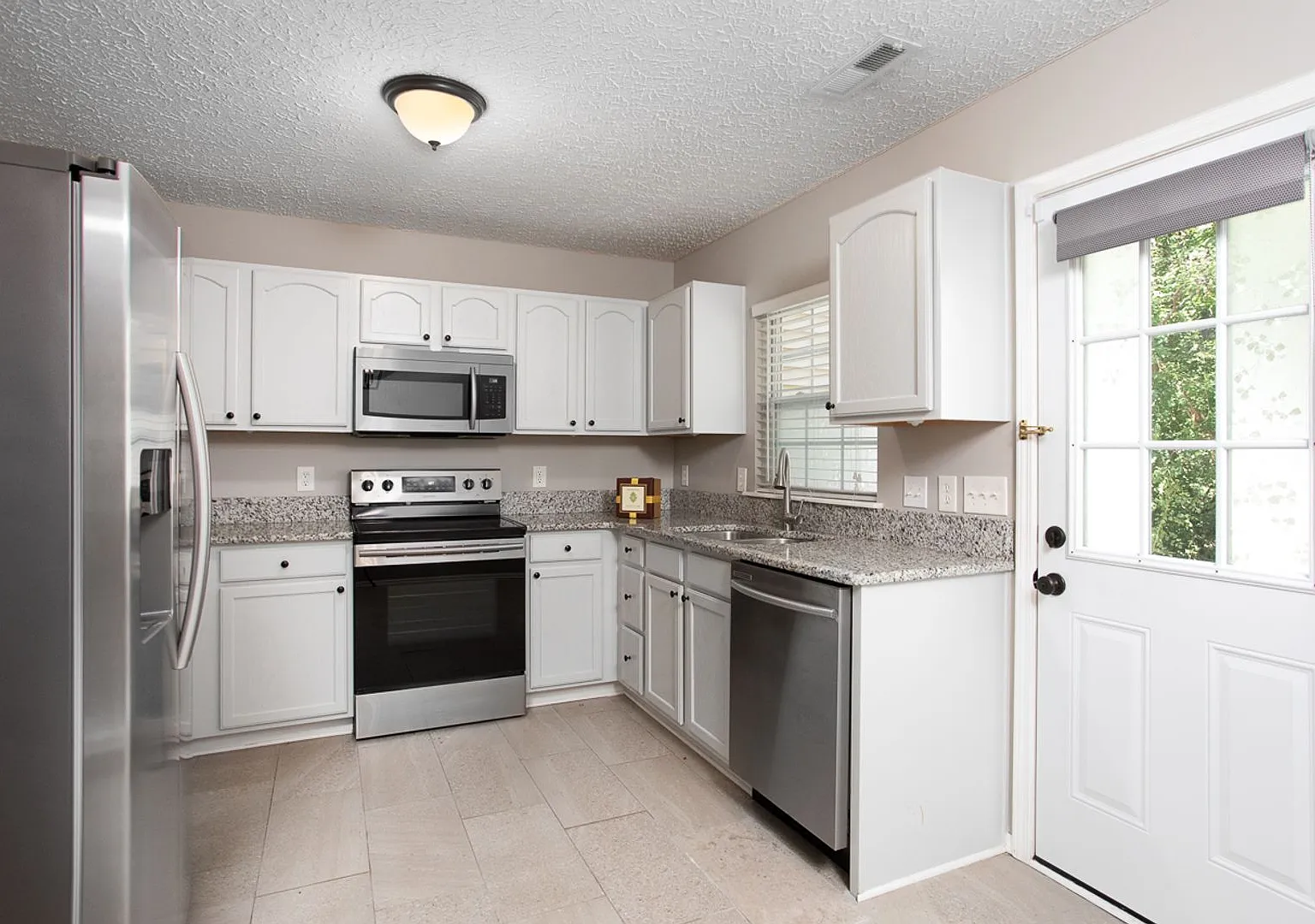 2 Bedroom Townhome in the heart of RTP! — Photo 4