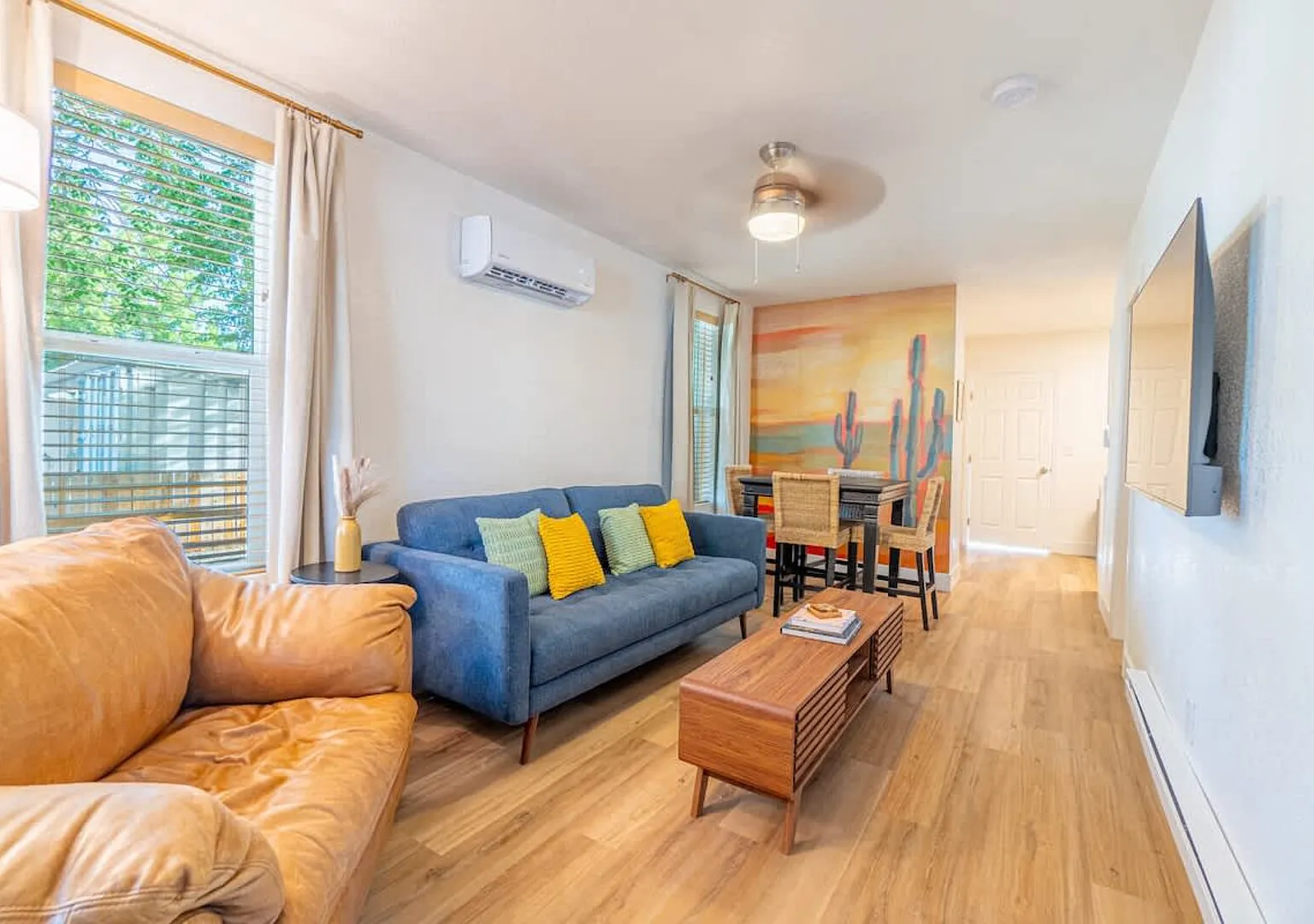 Charming Boho 2BR Midtown - Fenced Yard for Pets — Photo 1