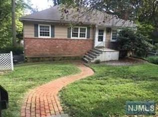 40 Dogwood Rd, Morris Plains, NJ 07950