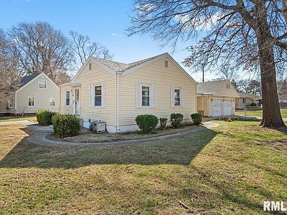 2nd image of 2100 E Hood St