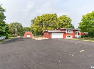 13279 Fuelberth Rd, Pekin, IL 61554