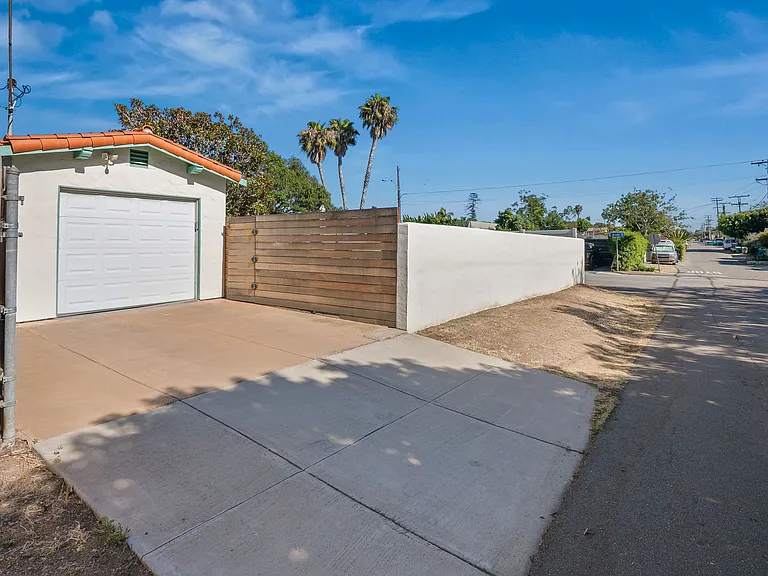 4804 Biona Dr — Photo 43