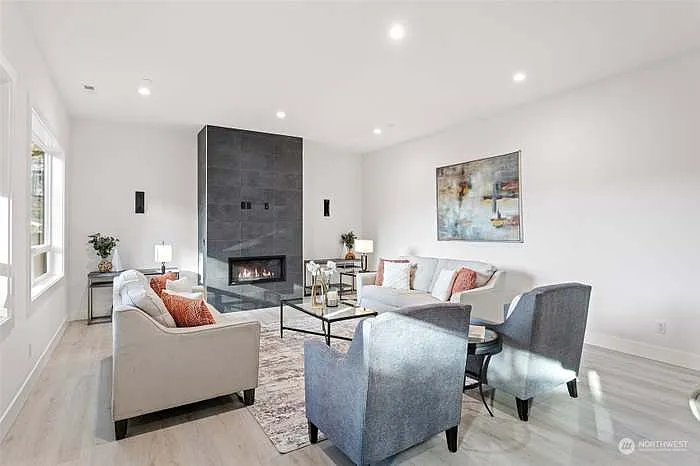 5 bed, 3200 sqft, $4,990 — Photo 4