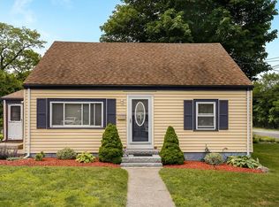 378 Lynnfield St, Peabody, MA 01960