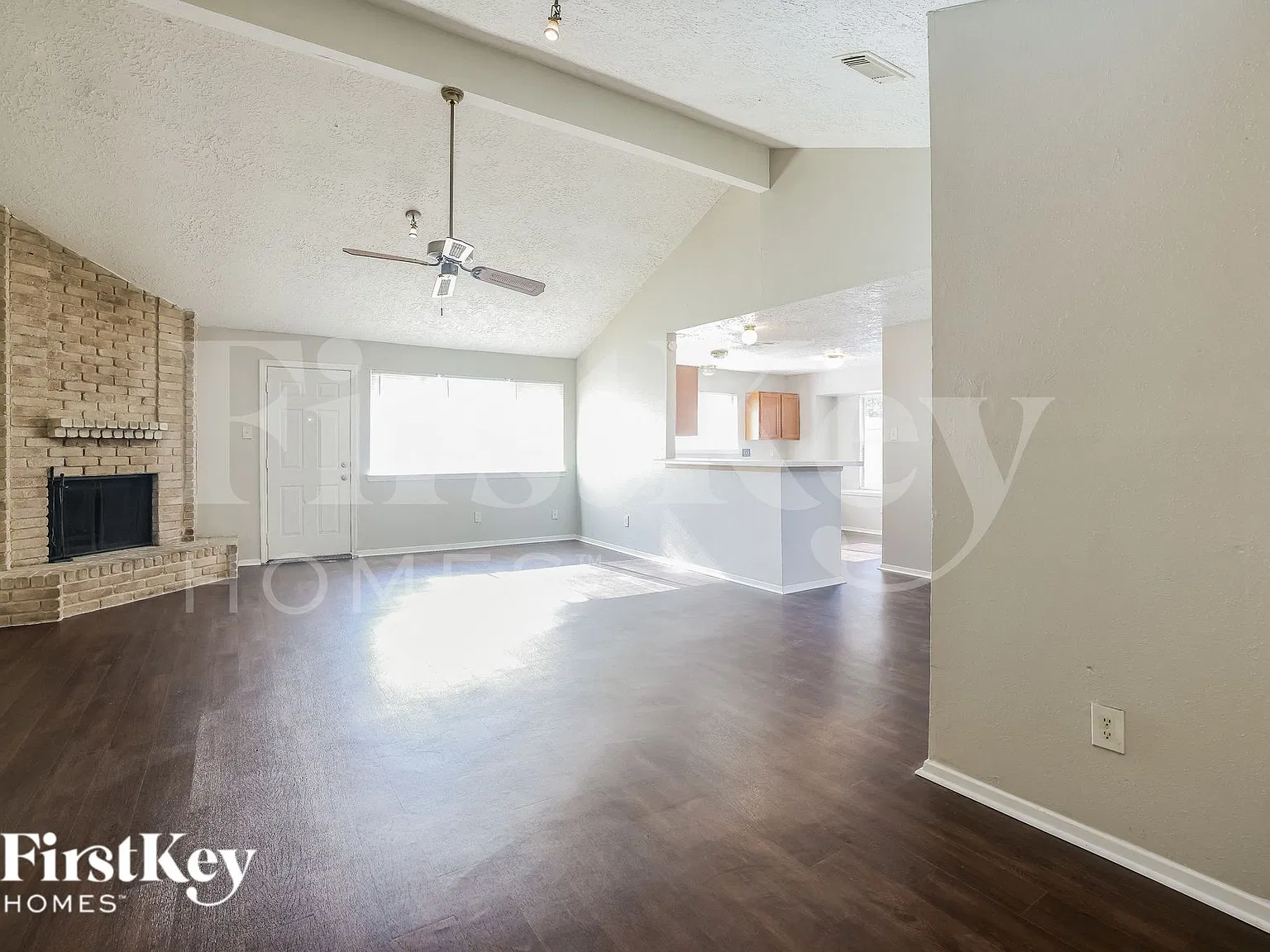 3 bed, 2.0 bath, 1636 sqft, $2,140 — Photo 2