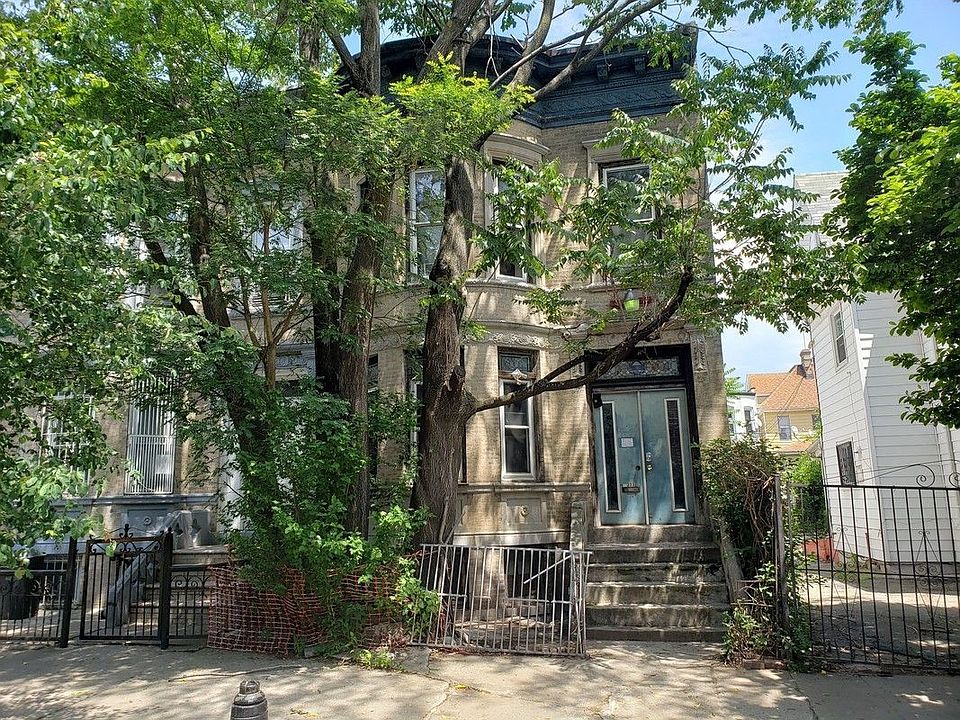 1st image of 323 E 31st St