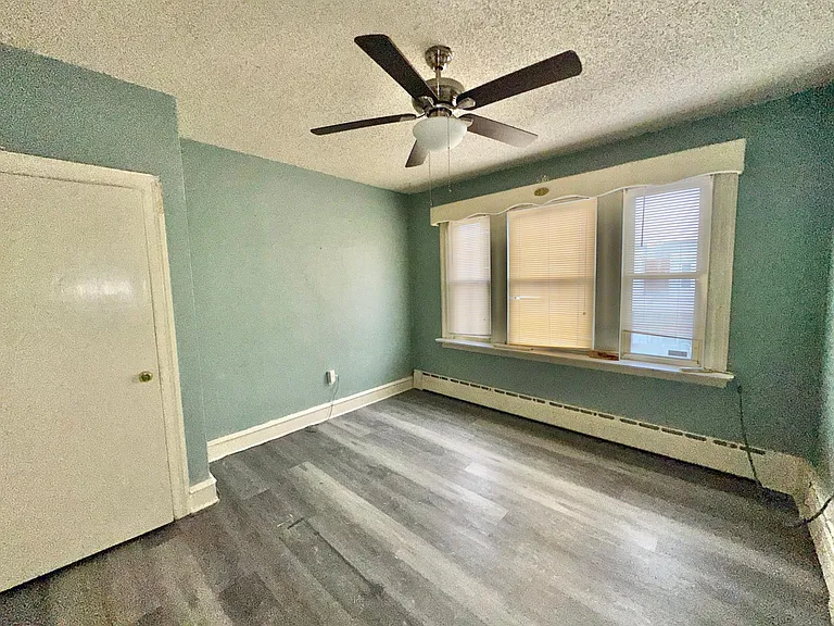 5427 Akron St — Photo 32