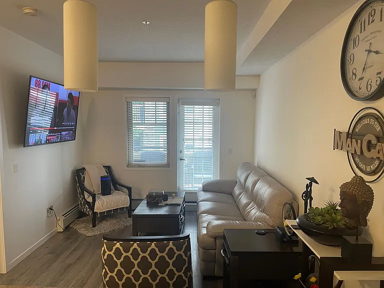 207-30 Mahogany Mews SE #207 — Photo 5