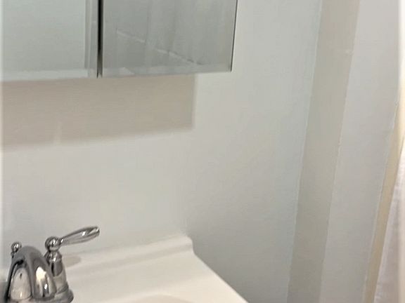 2nd image of 518 E 5th St APT 3