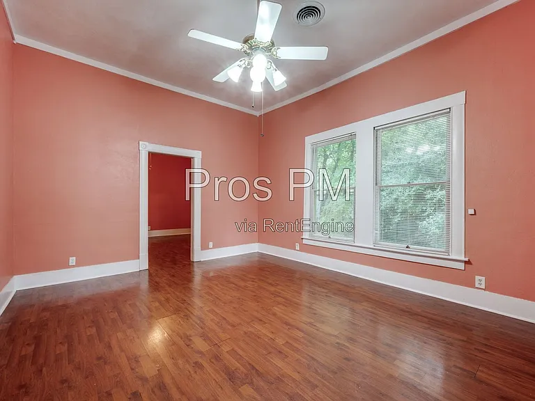 912 N Elm St — Photo 10
