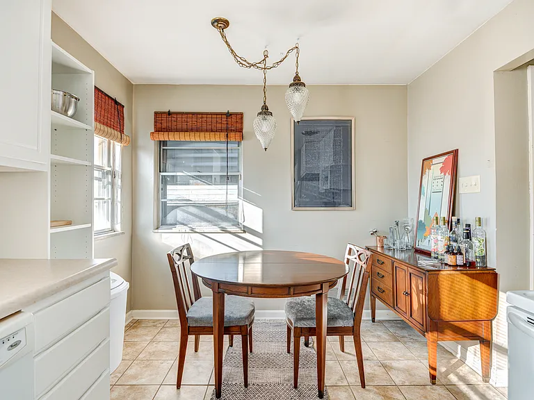 1052 N Layman Ave — Photo 15