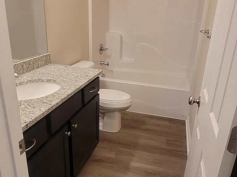 413 Locust St — Photo 13