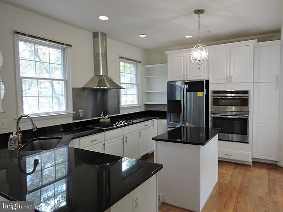 2nd image of 1334 Lawson Ln