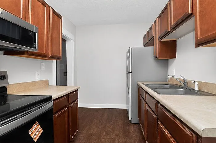 420 Plymouth Ave — Photo 17