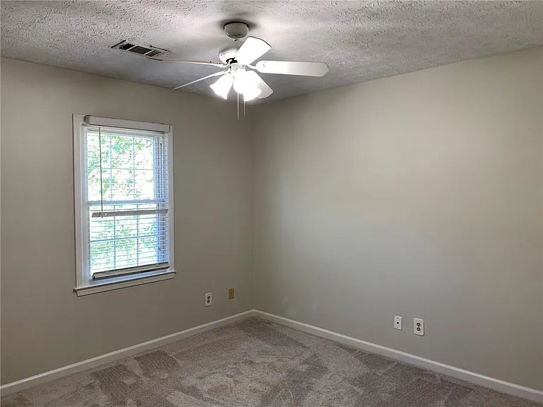 4536 Woodlawn Lake Dr — Photo 41