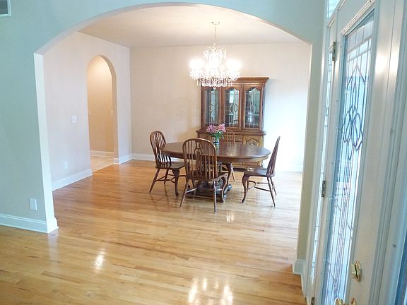 4th image of 5843 Woodfield Pkwy