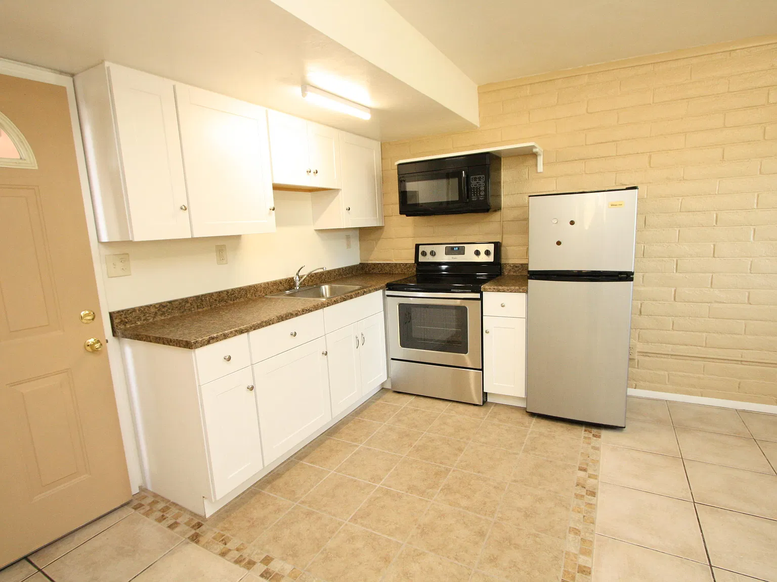 1 bed, 1.0 bath, 447 sqft, $795 — Photo 2