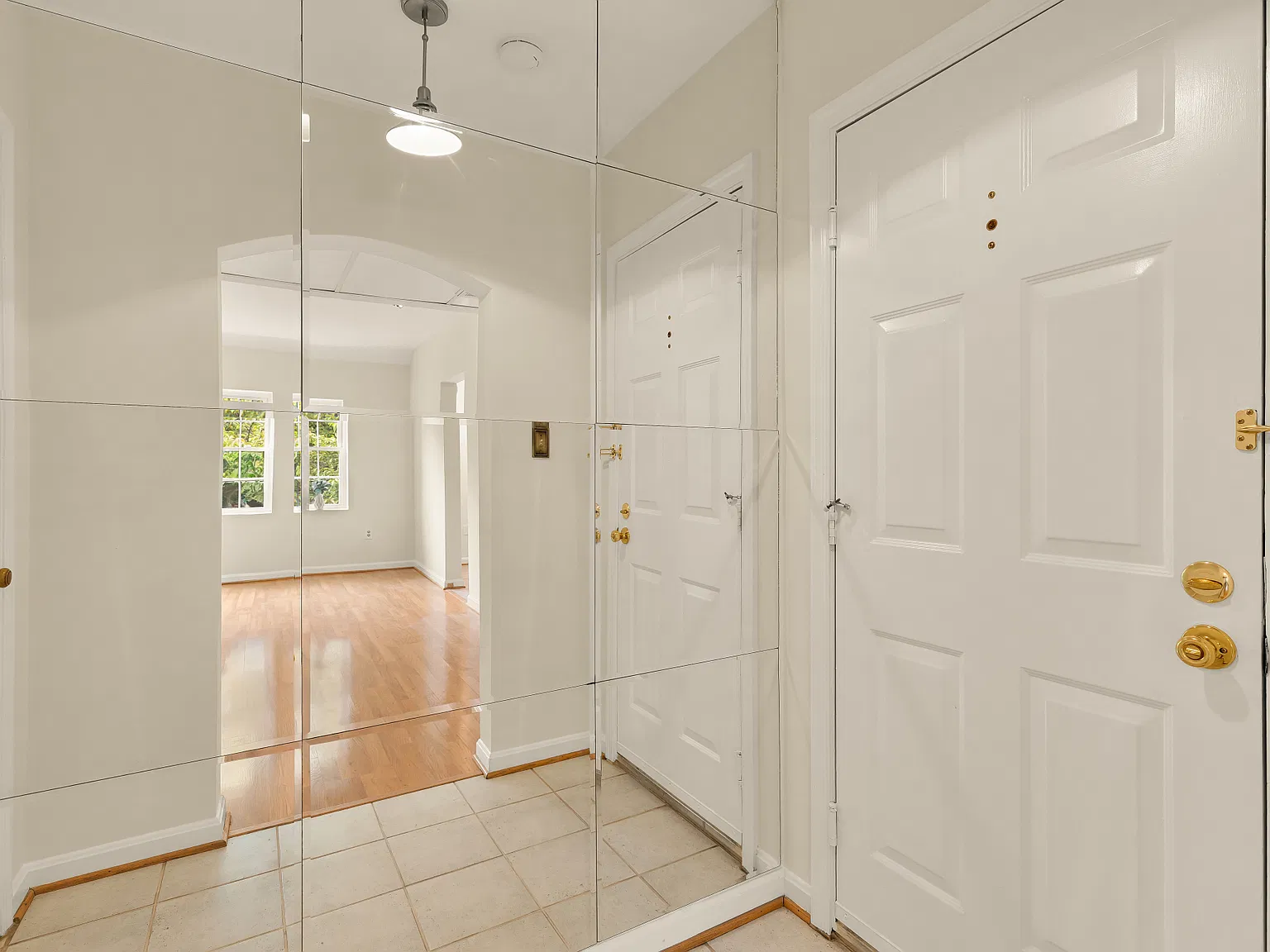 2 bed, 860 sqft, $2,700 — Photo 4
