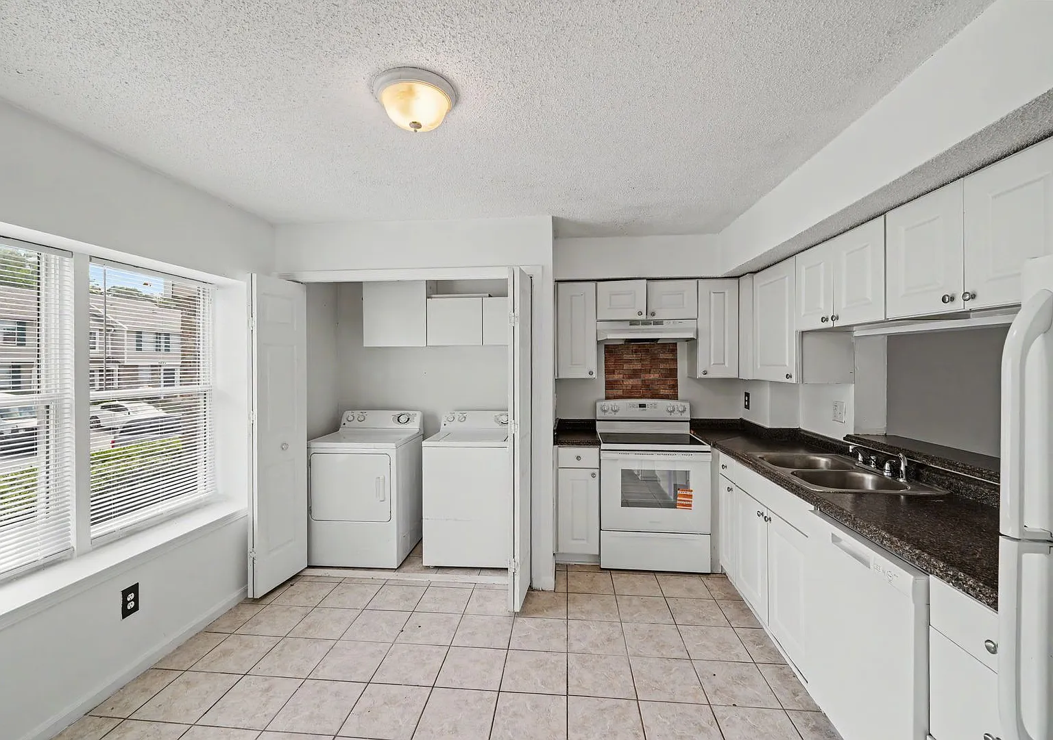 3BR/2.5BA Condo with Private Patio in University Area! — Photo 2