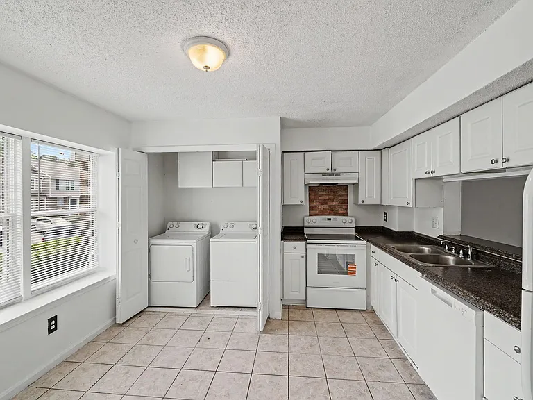 9626 Vinca Cir #D — Photo 2