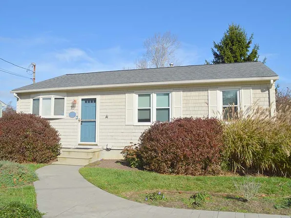 31 Durkin Dr, Narragansett, RI 02882