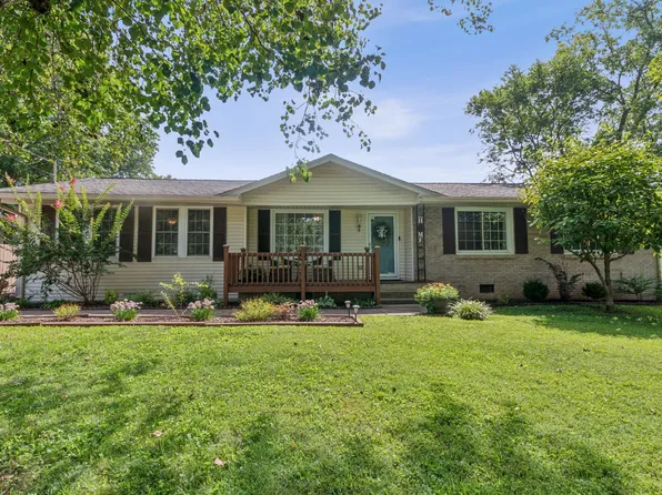 111 Winding Way Dr, Hendersonville, TN 37075