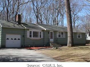 5 Oakwood Dr, Gales Ferry, CT 06335