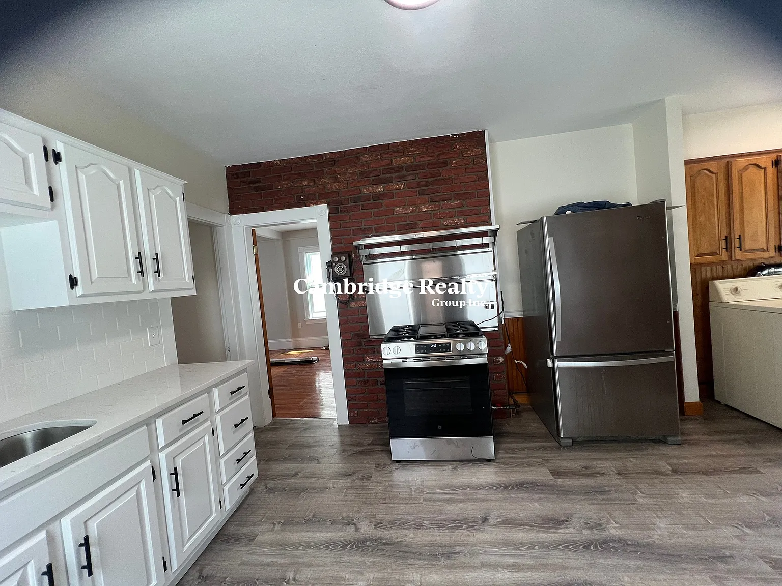 3 bed, 1.0 bath, 1600 sqft, $3,800 — Photo 3