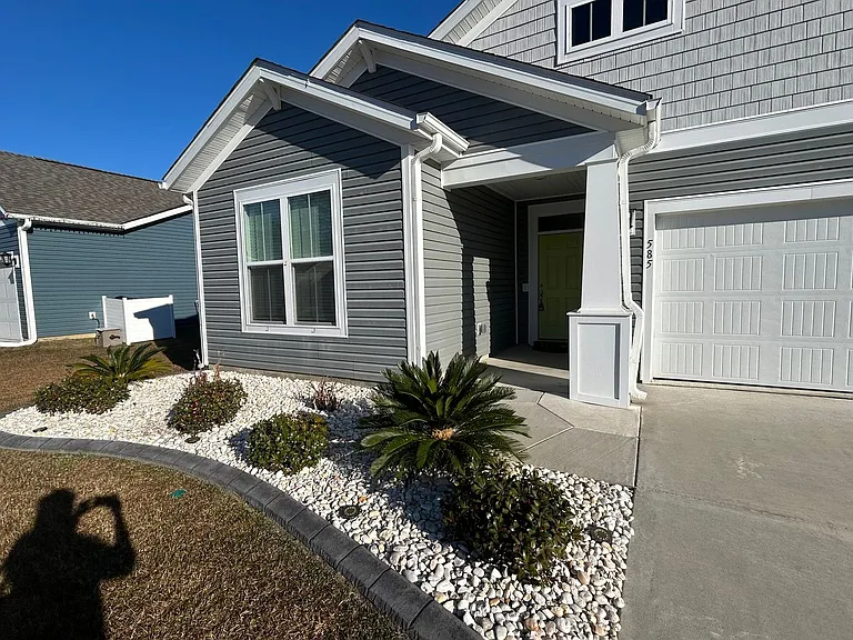 585 Oyster Dr — Photo 2